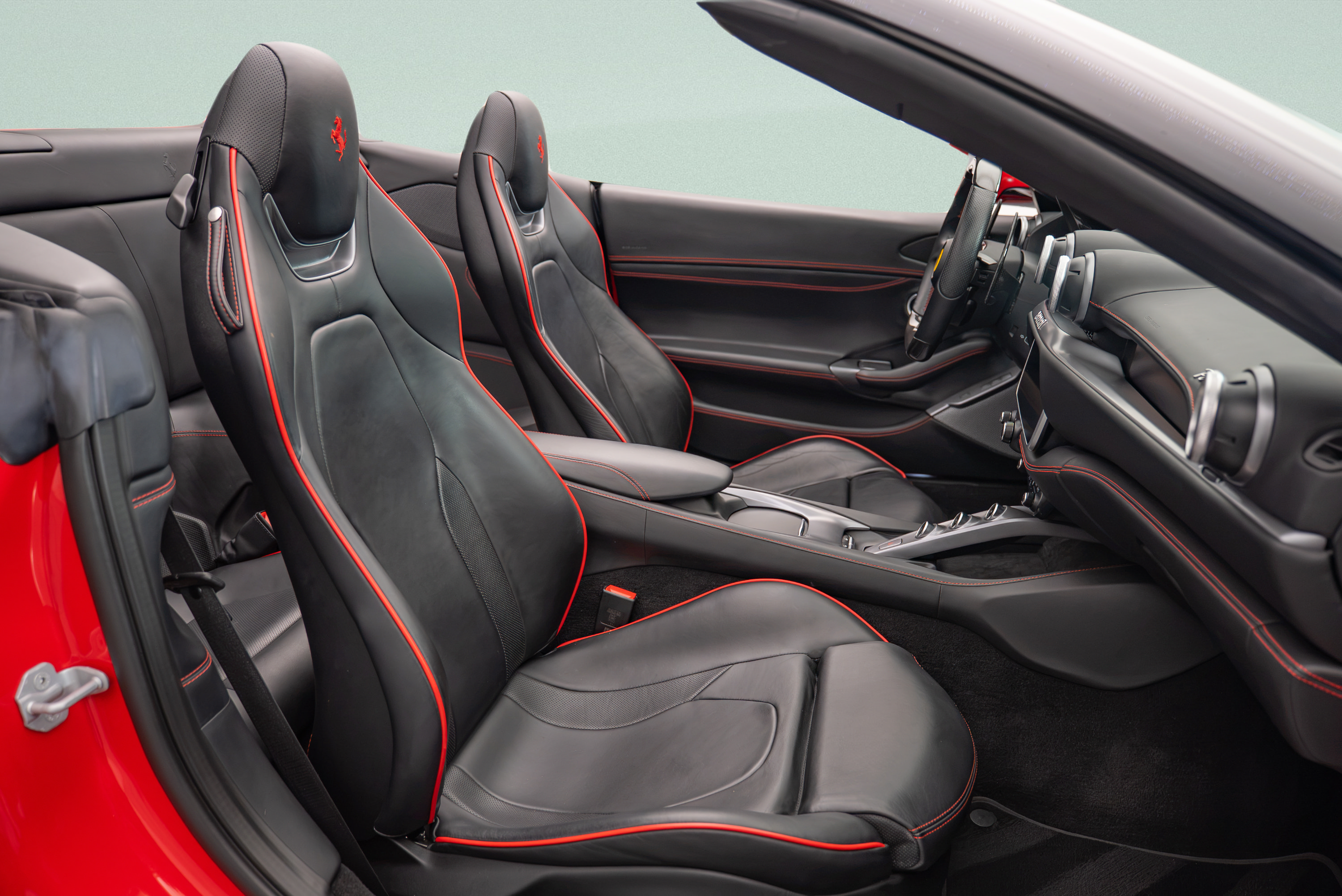 Used 2023 Ferrari Portofino M RWD image 12