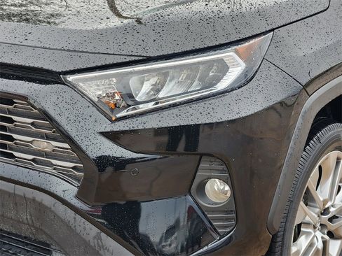 Used 2019 Toyota RAV4 Limited image 9