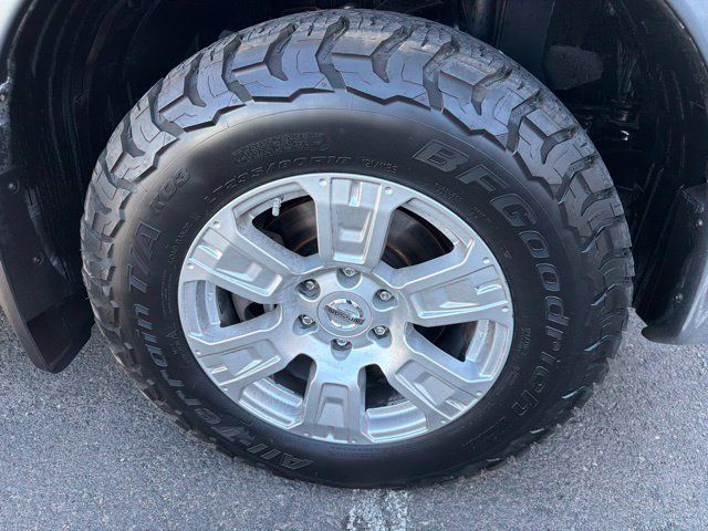 Used 2018 Nissan Titan SV w/ SV Convenience Package AWD/4WD image 2