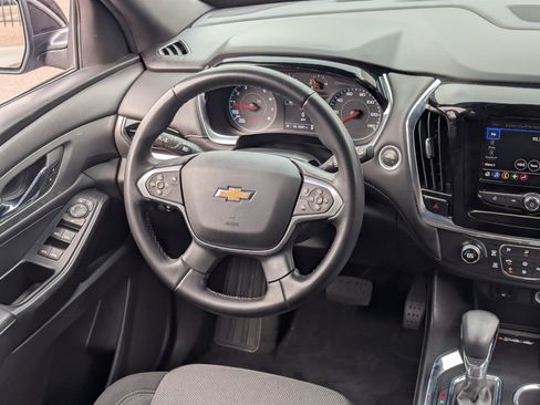 Used 2023 Chevrolet Traverse LT image 14
