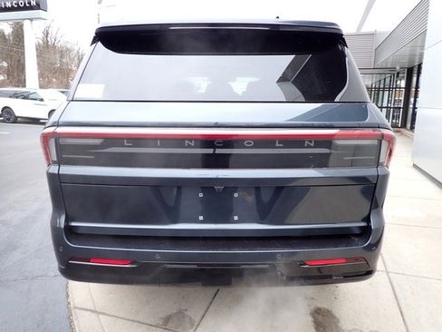 New 2025 Lincoln Navigator Reserve image 11