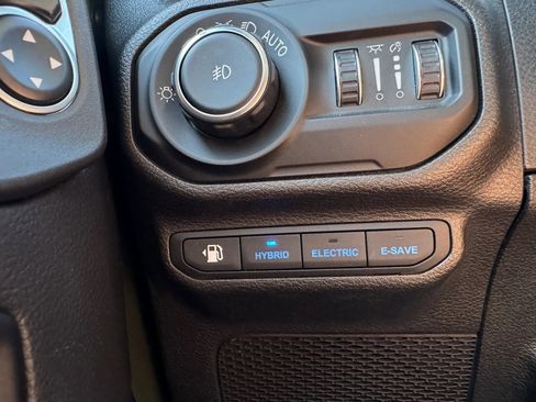 Used 2021 Jeep Wrangler Unlimited Sahara w/ Cold Weather Group AWD/4WD image 25