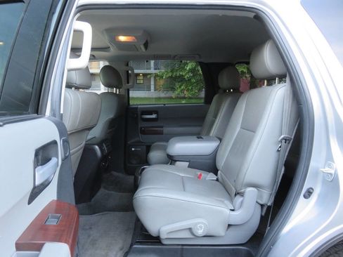Used 2016 Toyota Sequoia Platinum image 21