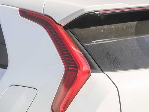 New 2026 Kia Niro LX FWD image 18