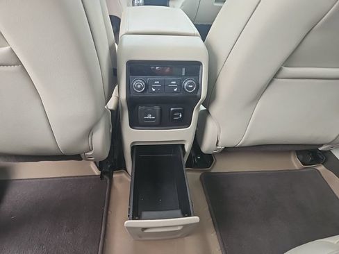 Used 2018 GMC Acadia Denali AWD/4WD image 25