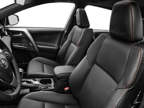 Used 2018 Toyota RAV4 SE AWD/4WD image 9