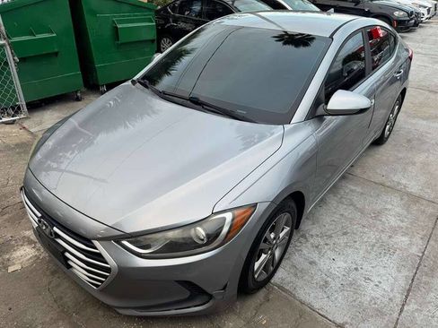 Used 2017 Hyundai Elantra SE image 2