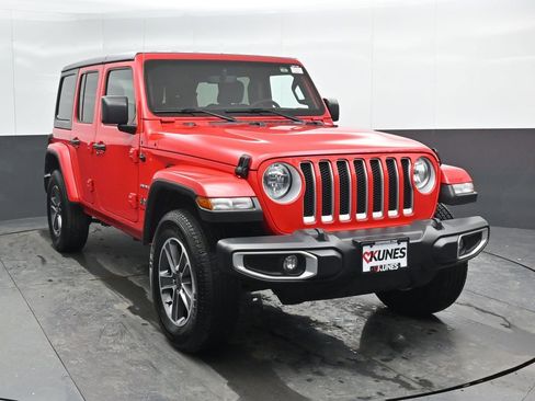 Used 2023 Jeep Wrangler Sahara image 5