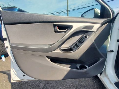 Used 2015 Hyundai Elantra SE image 13