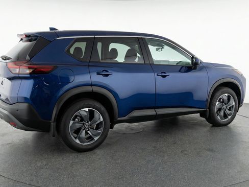 Used 2025 Nissan Rogue SV FWD image 9