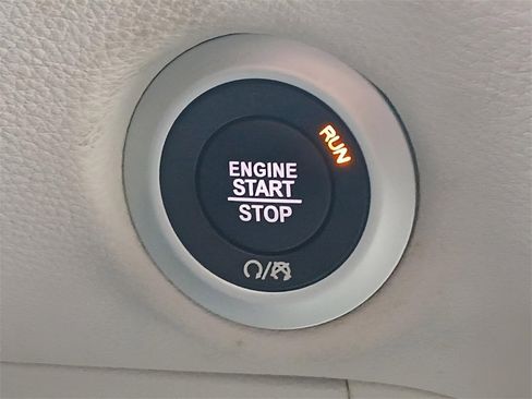 Used 2023 Chrysler Pacifica Touring-L image 27