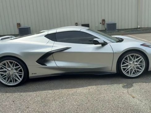 Used 2020 Chevrolet Corvette Stingray Preferred Cpe w/ 2LT Preferred Equipment Group RWD image 3