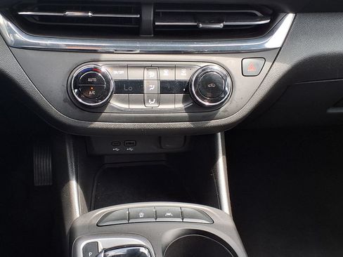 Used 2025 Buick Envista Preferred FWD image 28