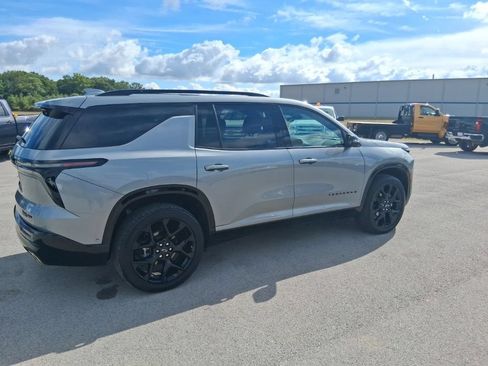 Used 2024 Chevrolet Traverse RS w/ LPO, Floor Liner Package AWD/4WD image 6