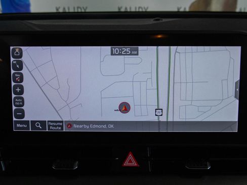 Used 2025 Kia Sportage EX FWD image 5