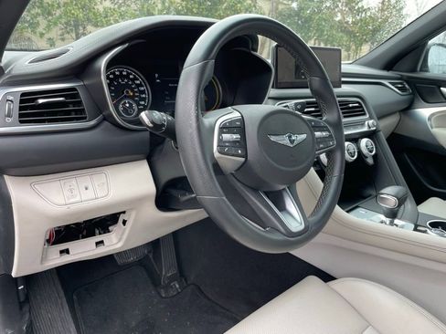 Used 2022 Genesis G70 2.0T image 9