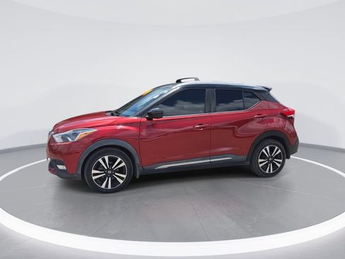 Used 2018 Nissan Kicks SR w/ Interior Electronics Package FWD image 4
