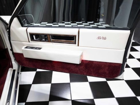 Used 1990 Cadillac De Ville Coupe image 32