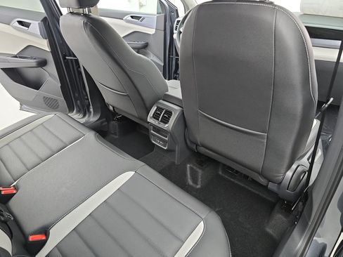 New 2026 Volkswagen Taos SEL AWD/4WD image 11