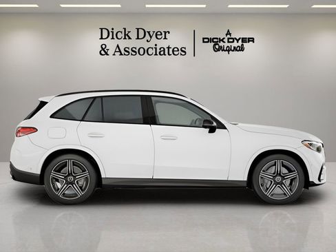 Used 2025 Mercedes-Benz GLC 300 4MATIC image 5