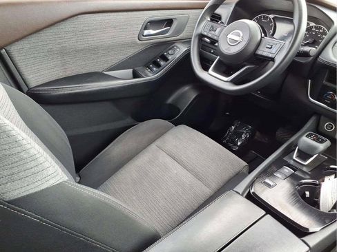 Used 2023 Nissan Rogue SV image 10