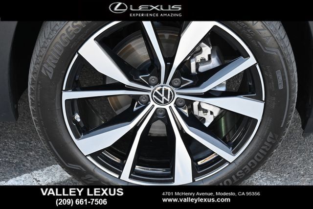 Used 2024 Volkswagen Atlas Cross Sport SEL Premium R-Line AWD/4WD image 24
