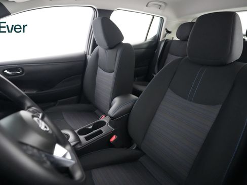 Used 2025 Nissan Leaf S FWD image 4