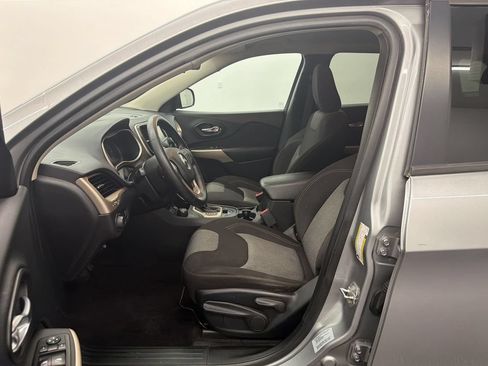 Used 2017 Jeep Cherokee Sport AWD/4WD image 25