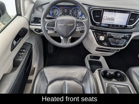 Used 2023 Chrysler Pacifica Touring-L image 12