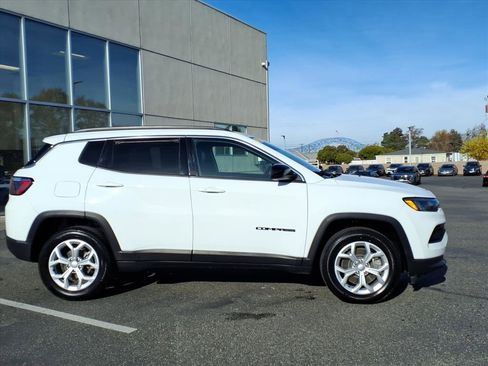 Used 2024 Jeep Compass Latitude image 8