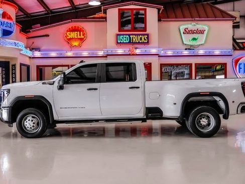 Used 2024 GMC Sierra 3500 Pro w/ Convenience Package image 12