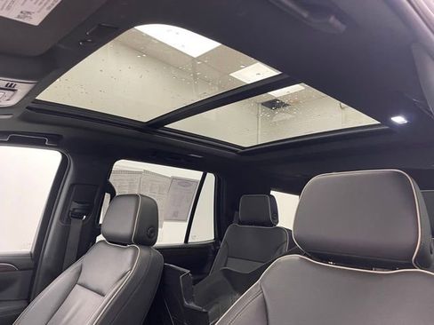 Used 2021 Chevrolet Tahoe Premier w/ Premium Package image 9