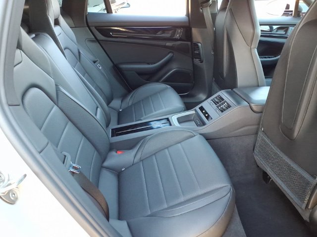 Used 2025 Porsche Panamera image 20