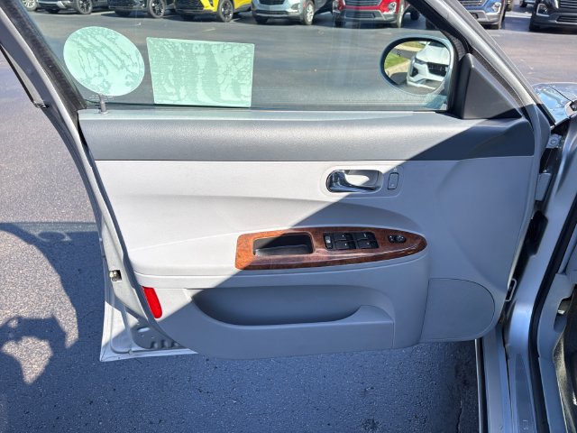 Used 2005 Buick LaCrosse CXL w/ Gold Convenience Package FWD image 16