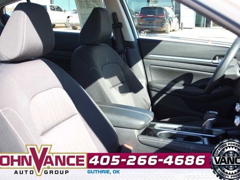 Used 2023 Nissan Altima 2.5 SV image 14