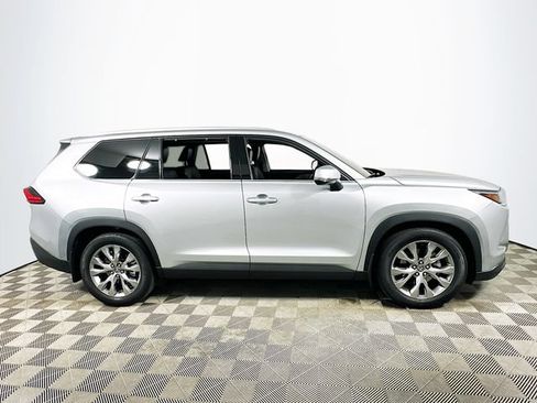 Used 2024 Toyota Grand Highlander FWD image 2