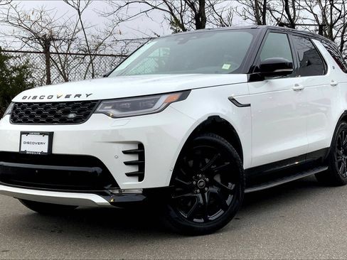 Certified 2025 Land Rover Discovery Dynamic SE AWD/4WD image 1