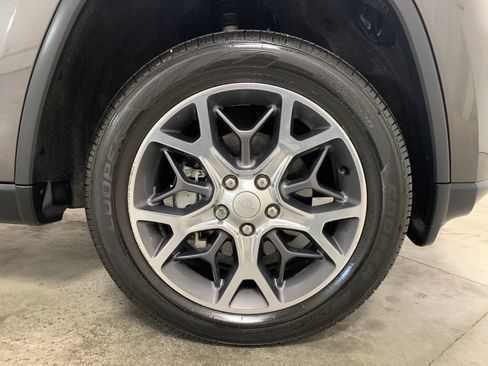 Used 2019 Jeep Grand Cherokee Limited AWD/4WD image 29