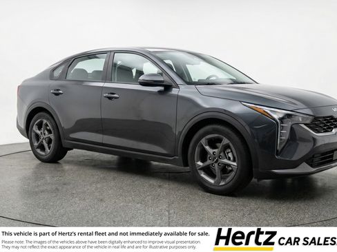Used 2025 Kia K4 LXS image 1