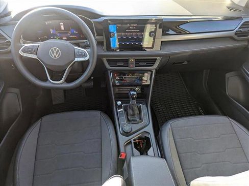 New 2025 Volkswagen Taos SE image 15