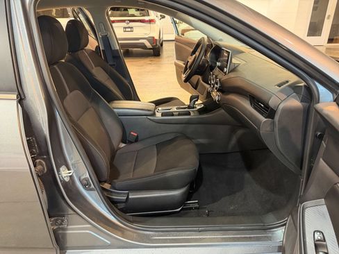 Used 2025 Nissan Sentra SV FWD image 34