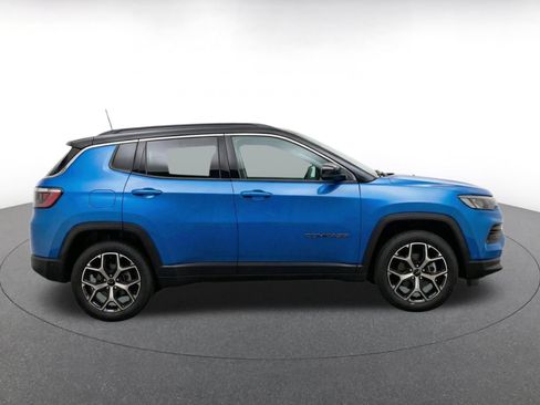 Used 2025 Jeep Compass Limited AWD/4WD image 10