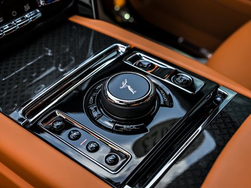 Used 2023 Rolls-Royce Cullinan Black Badge AWD/4WD image 37