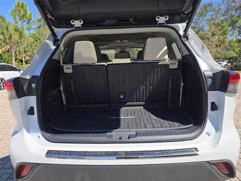 Certified 2022 Toyota Highlander XLE image 20