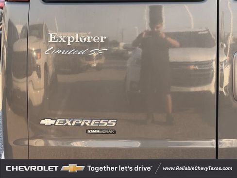 Used 2014 Chevrolet Express 1500 RWD image 9
