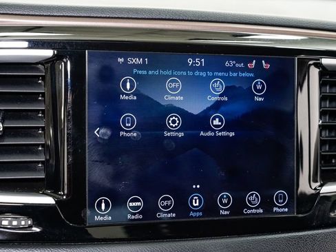 Used 2018 Chrysler Pacifica Touring-L image 16