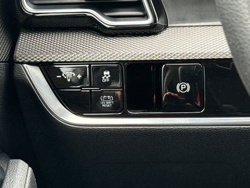 Used 2025 Kia Sportage LX FWD image 30