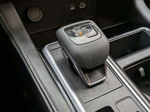 Used 2024 Nissan Pathfinder SV w/ SV Premium Package image 16