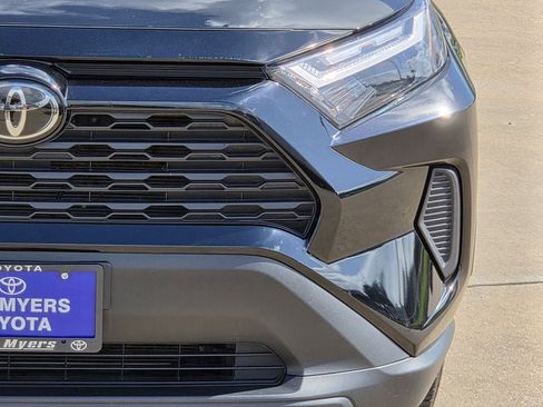 Used 2025 Toyota RAV4 XLE FWD image 4