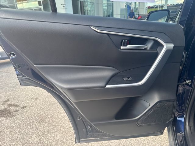 Used 2025 Toyota RAV4 XLE AWD/4WD image 32